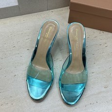 Gianvito Rossi 塞乔.罗茜2026春夏新款糖果色粗跟女鞋 GR字母logo高跟圆头鱼嘴露趾拼色凉拖鞋 材质 Gianvito Rossi 塞乔.罗茜2026春夏新款糖果色粗跟女鞋 GR字母logo高跟圆头鱼嘴露趾拼色凉拖鞋 材质