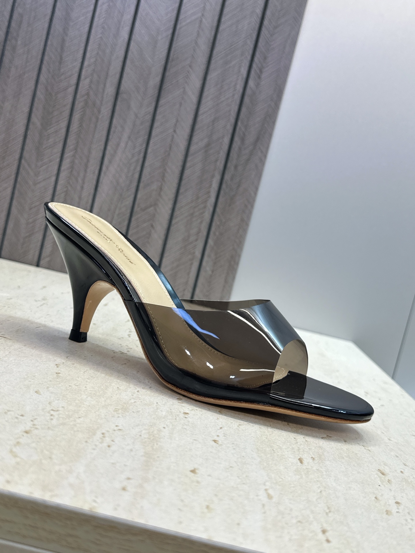 Gianvito Rossi 塞乔.罗茜2026春夏新款糖果色粗跟女鞋 GR字母logo高跟圆头鱼嘴露趾拼色凉拖鞋 材质 Gianvito Rossi 塞乔.罗茜2026春夏新款糖果色粗跟女鞋 GR字母logo高跟圆头鱼嘴露趾拼色凉拖鞋 材质