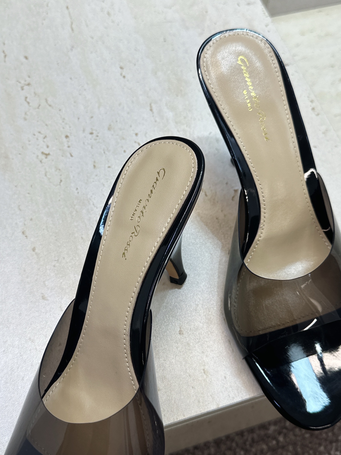 Gianvito Rossi 塞乔.罗茜2026春夏新款糖果色粗跟女鞋 GR字母logo高跟圆头鱼嘴露趾拼色凉拖鞋 材质 Gianvito Rossi 塞乔.罗茜2026春夏新款糖果色粗跟女鞋 GR字母logo高跟圆头鱼嘴露趾拼色凉拖鞋 材质