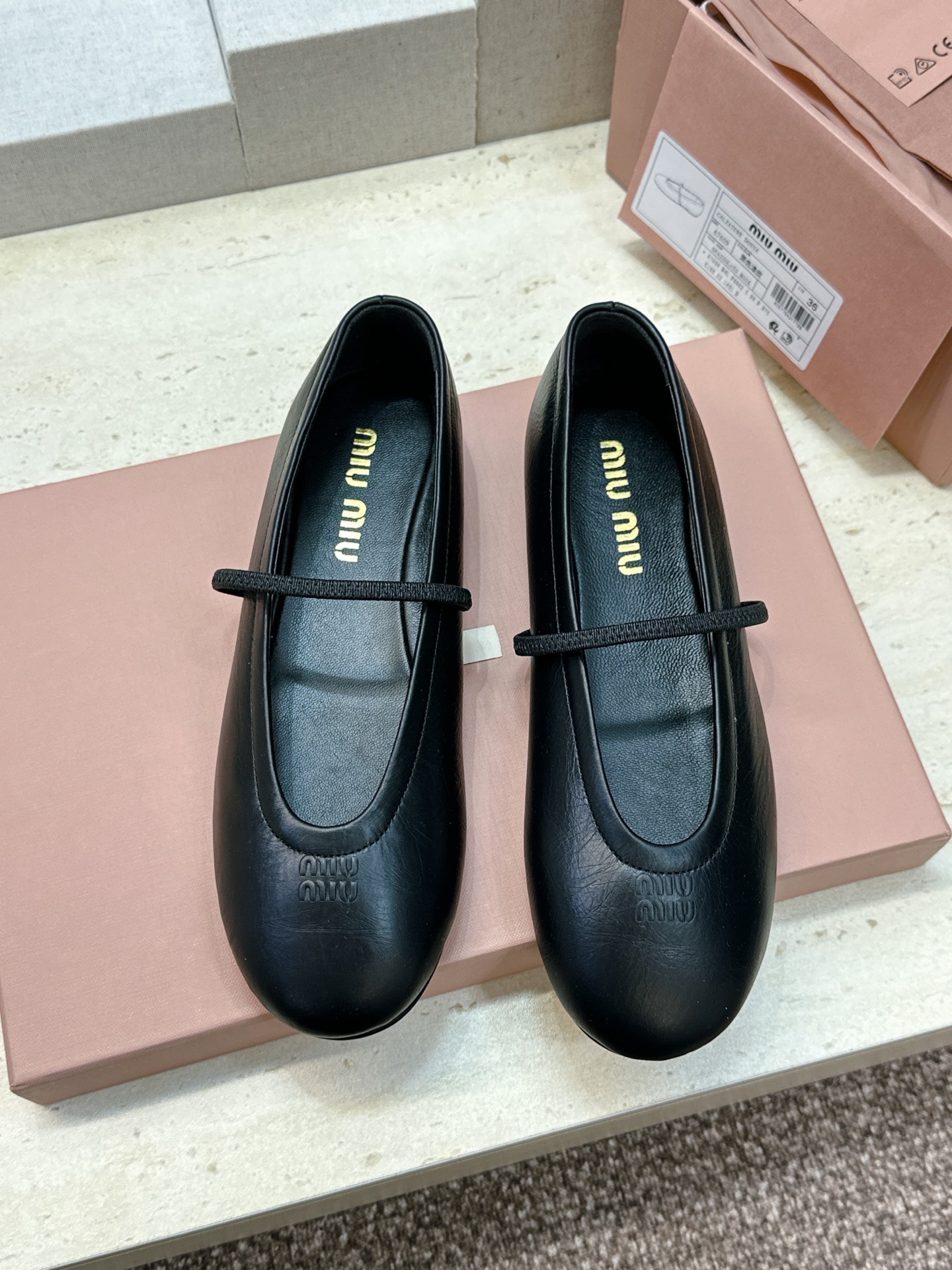 Miumiu 2026春夏新款玛丽珍芭蕾舞娃娃女鞋 缪缪字母logo平底圆头时尚百搭单鞋 材质:鞋面进口混种羊皮+水染羊 Miumiu 2026春夏新款玛丽珍芭蕾舞娃娃女鞋 缪缪字母logo平底圆头时尚百搭单鞋 材质:鞋面进口混种羊皮+水染羊