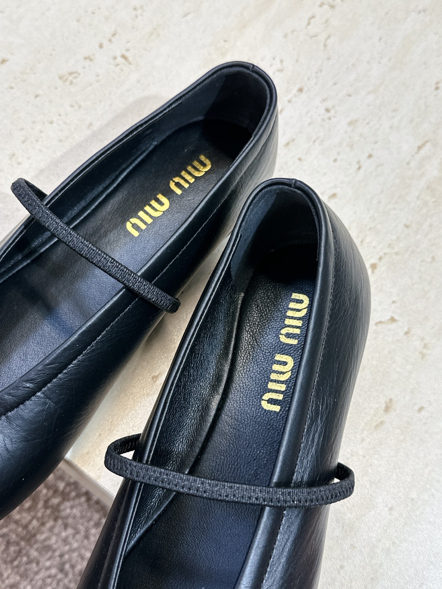 Miumiu 2026春夏新款玛丽珍芭蕾舞娃娃女鞋 缪缪字母logo平底圆头时尚百搭单鞋 材质:鞋面进口混种羊皮+水染羊 Miumiu 2026春夏新款玛丽珍芭蕾舞娃娃女鞋 缪缪字母logo平底圆头时尚百搭单鞋 材质:鞋面进口混种羊皮+水染羊