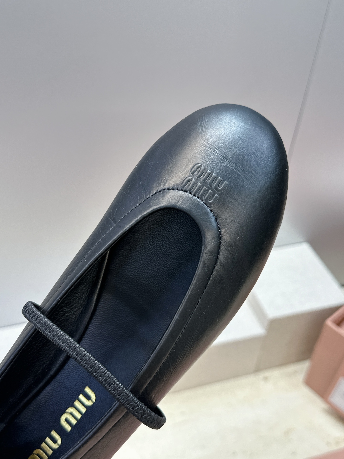 Miumiu 2026春夏新款玛丽珍芭蕾舞娃娃女鞋 缪缪字母logo平底圆头时尚百搭单鞋 材质:鞋面进口混种羊皮+水染羊 Miumiu 2026春夏新款玛丽珍芭蕾舞娃娃女鞋 缪缪字母logo平底圆头时尚百搭单鞋 材质:鞋面进口混种羊皮+水染羊