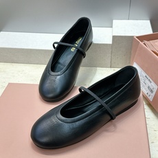 Miumiu 2026春夏新款玛丽珍芭蕾舞娃娃女鞋 缪缪字母logo平底圆头时尚百搭单鞋 材质:鞋面进口混种羊皮+水染羊 Miumiu 2026春夏新款玛丽珍芭蕾舞娃娃女鞋 缪缪字母logo平底圆头时尚百搭单鞋 材质:鞋面进口混种羊皮+水染羊