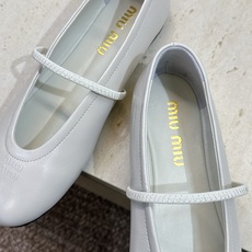 Miumiu 2026春夏新款玛丽珍芭蕾舞娃娃女鞋 缪缪字母logo平底圆头时尚百搭单鞋 材质:鞋面进口混种羊皮+水染羊 Miumiu 2026春夏新款玛丽珍芭蕾舞娃娃女鞋 缪缪字母logo平底圆头时尚百搭单鞋 材质:鞋面进口混种羊皮+水染羊