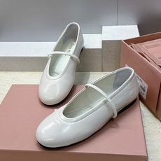 Miumiu 2026春夏新款玛丽珍芭蕾舞娃娃女鞋 缪缪字母logo平底圆头时尚百搭单鞋 材质:鞋面进口混种羊皮+水染羊 Miumiu 2026春夏新款玛丽珍芭蕾舞娃娃女鞋 缪缪字母logo平底圆头时尚百搭单鞋 材质:鞋面进口混种羊皮+水染羊
