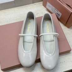 Miumiu 2026春夏新款玛丽珍芭蕾舞娃娃女鞋 缪缪字母logo平底圆头时尚百搭单鞋 材质:鞋面进口混种羊皮+水染羊 Miumiu 2026春夏新款玛丽珍芭蕾舞娃娃女鞋 缪缪字母logo平底圆头时尚百搭单鞋 材质:鞋面进口混种羊皮+水染羊