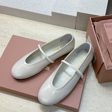 Miumiu 2026春夏新款玛丽珍芭蕾舞娃娃女鞋 缪缪字母logo平底圆头时尚百搭单鞋 材质:鞋面进口混种羊皮+水染羊 Miumiu 2026春夏新款玛丽珍芭蕾舞娃娃女鞋 缪缪字母logo平底圆头时尚百搭单鞋 材质:鞋面进口混种羊皮+水染羊