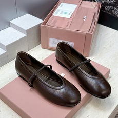 Miumiu 2026春夏新款玛丽珍芭蕾舞娃娃女鞋 缪缪字母logo平底圆头时尚百搭单鞋 材质:鞋面进口混种羊皮+水染羊 Miumiu 2026春夏新款玛丽珍芭蕾舞娃娃女鞋 缪缪字母logo平底圆头时尚百搭单鞋 材质:鞋面进口混种羊皮+水染羊