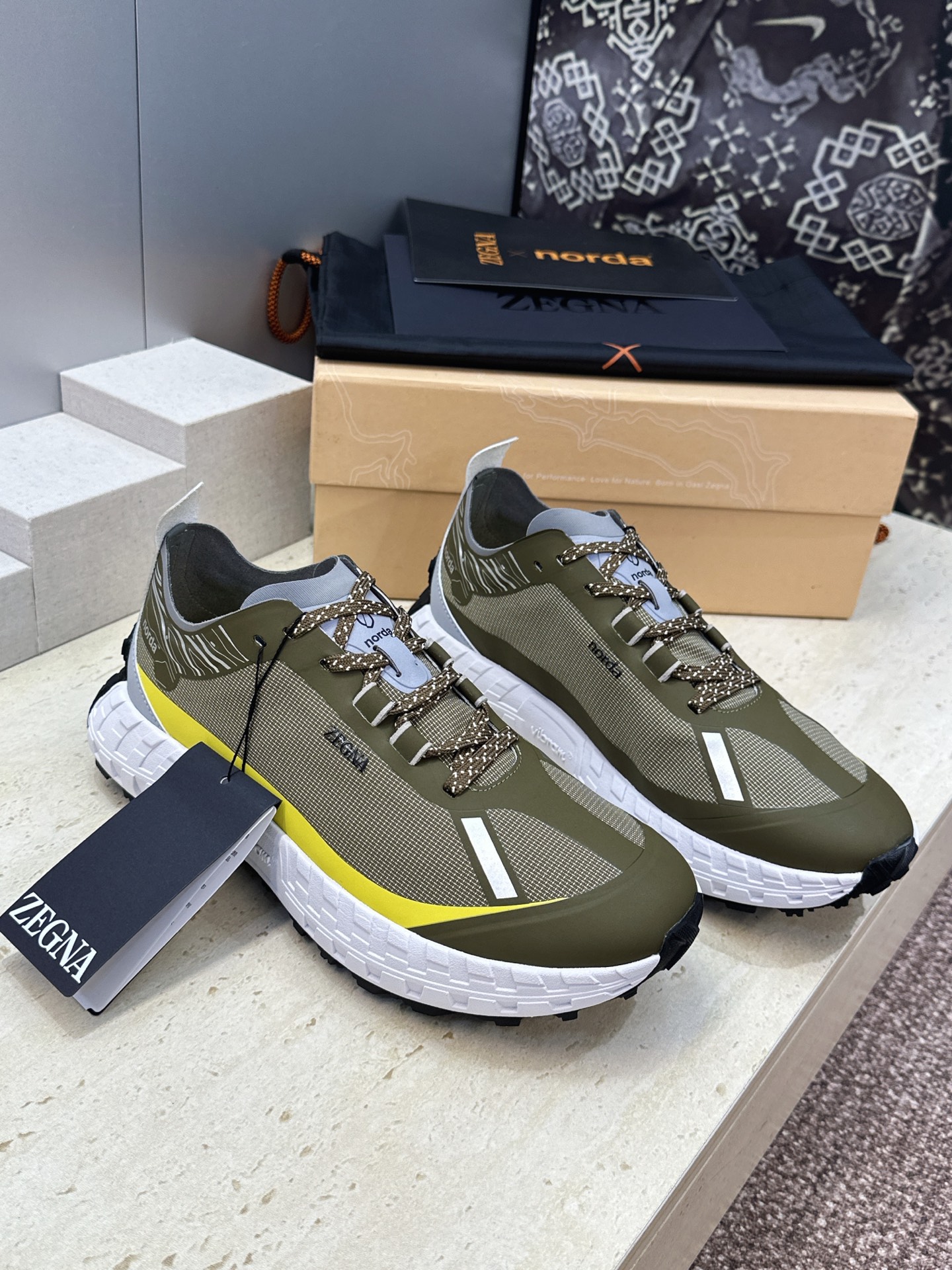 (仅男码) Zegna 2026春夏新款系带舒适休闲运动男鞋  杰尼亚字母logo厚底圆头时尚百搭拼色老爹跑鞋 材质:鞋