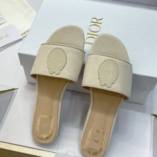 (配全套飞机盒) 迪奥 Dior 2026早春新款Medaillon一字拖女鞋 CD字母logo立体刺绣粗跟圆头露趾凉拖 (配全套飞机盒) 迪奥 Dior 2026早春新款Medaillon一字拖女鞋 CD字母logo立体刺绣粗跟圆头露趾凉拖
