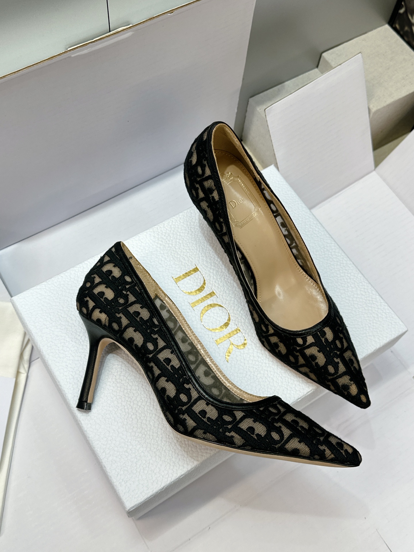 (配全套飞机盒) Dior 迪奥 2026春夏走秀新款Adiorble高跟尖头女鞋 CD明星同款时尚电绣字母logo平底 (配全套飞机盒) Dior 迪奥 2026春夏走秀新款Adiorble高跟尖头女鞋 CD明星同款时尚电绣字母logo平底