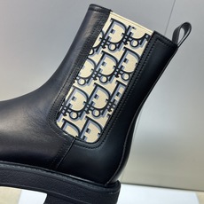 Dior 迪奥2026秋冬新款D-Quest系列切尔西弹力女短靴 明星同款CD字母logo低跟厚底圆头一脚蹬机车骑士靴 Dior 迪奥2026秋冬新款D-Quest系列切尔西弹力女短靴 明星同款CD字母logo低跟厚底圆头一脚蹬机车骑士靴