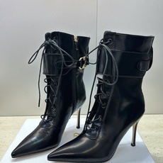 Dior 迪奥2026秋冬新款My-D系列朋克风格高跟尖头侧拉链及裸马丁女短靴 明星同款CD字母logo五金扣系带机车骑 Dior 迪奥2026秋冬新款My-D系列朋克风格高跟尖头侧拉链及裸马丁女短靴 明星同款CD字母logo五金扣系带机车骑