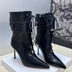 Dior 迪奥2026秋冬新款My-D系列朋克风格高跟尖头侧拉链及裸马丁女短靴 明星同款CD字母logo五金扣系带机车骑 Dior 迪奥2026秋冬新款My-D系列朋克风格高跟尖头侧拉链及裸马丁女短靴 明星同款CD字母logo五金扣系带机车骑
