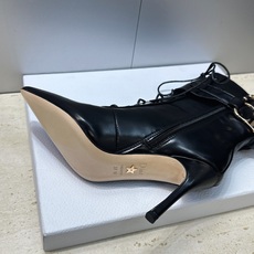 Dior 迪奥2026秋冬新款My-D系列朋克风格高跟尖头侧拉链及裸马丁女短靴 明星同款CD字母logo五金扣系带机车骑 Dior 迪奥2026秋冬新款My-D系列朋克风格高跟尖头侧拉链及裸马丁女短靴 明星同款CD字母logo五金扣系带机车骑