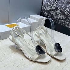 顶级版 Louis Vuitton 2026春夏新款果冻色女鞋 LV 字母logo五金扣中跟方头露趾后空凉鞋 材质:鞋面 顶级版 Louis Vuitton 2026春夏新款果冻色女鞋 LV 字母logo五金扣中跟方头露趾后空凉鞋 材质:鞋面