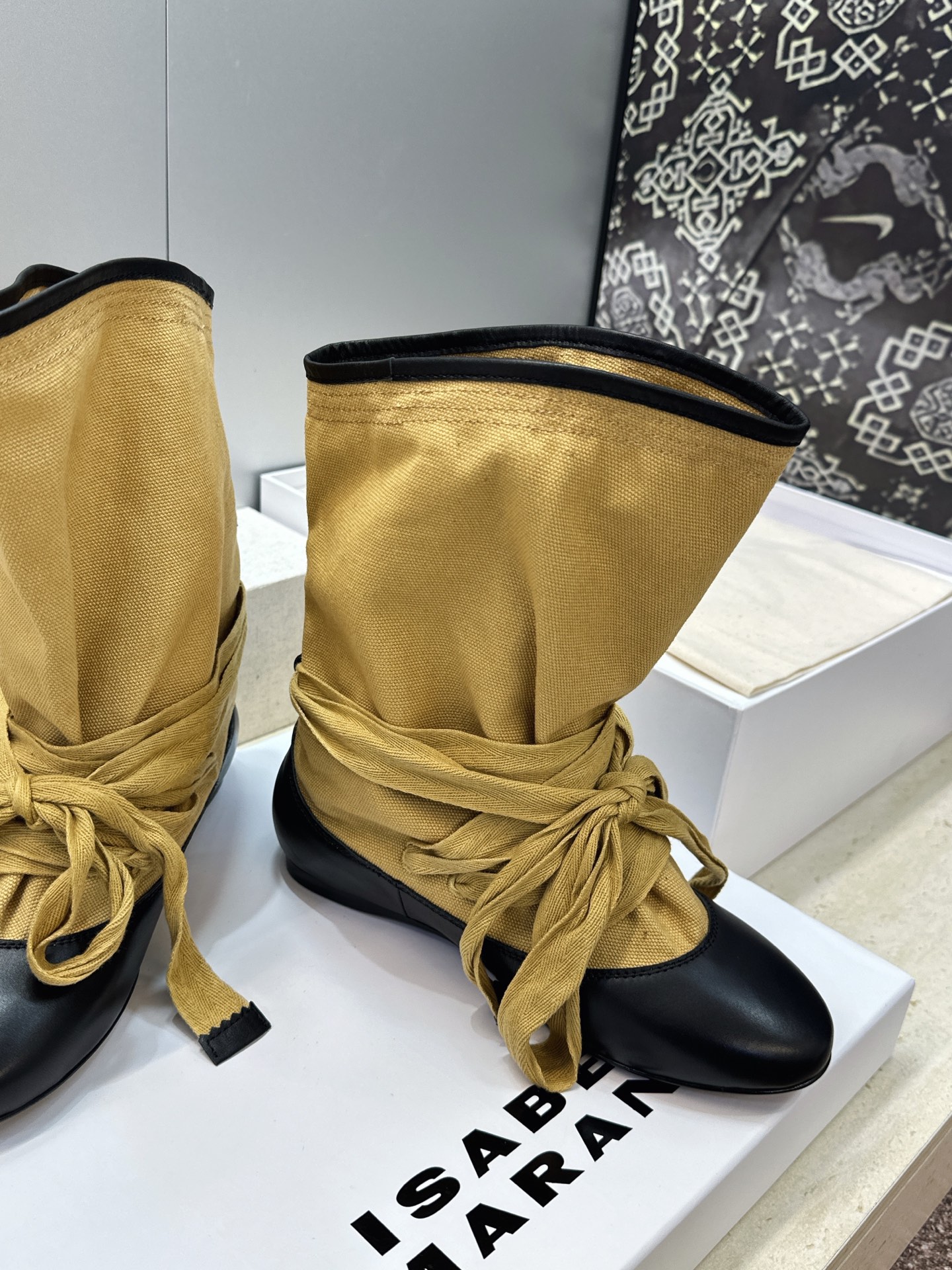 ISABEL MARANT 2026秋冬新款时尚绑带流苏女短靴 伊莎贝尔字母logo平底圆头一脚蹬拼色机车骑士靴 材质: ISABEL MARANT 2026秋冬新款时尚绑带流苏女短靴 伊莎贝尔字母logo平底圆头一脚蹬拼色机车骑士靴 材质:
