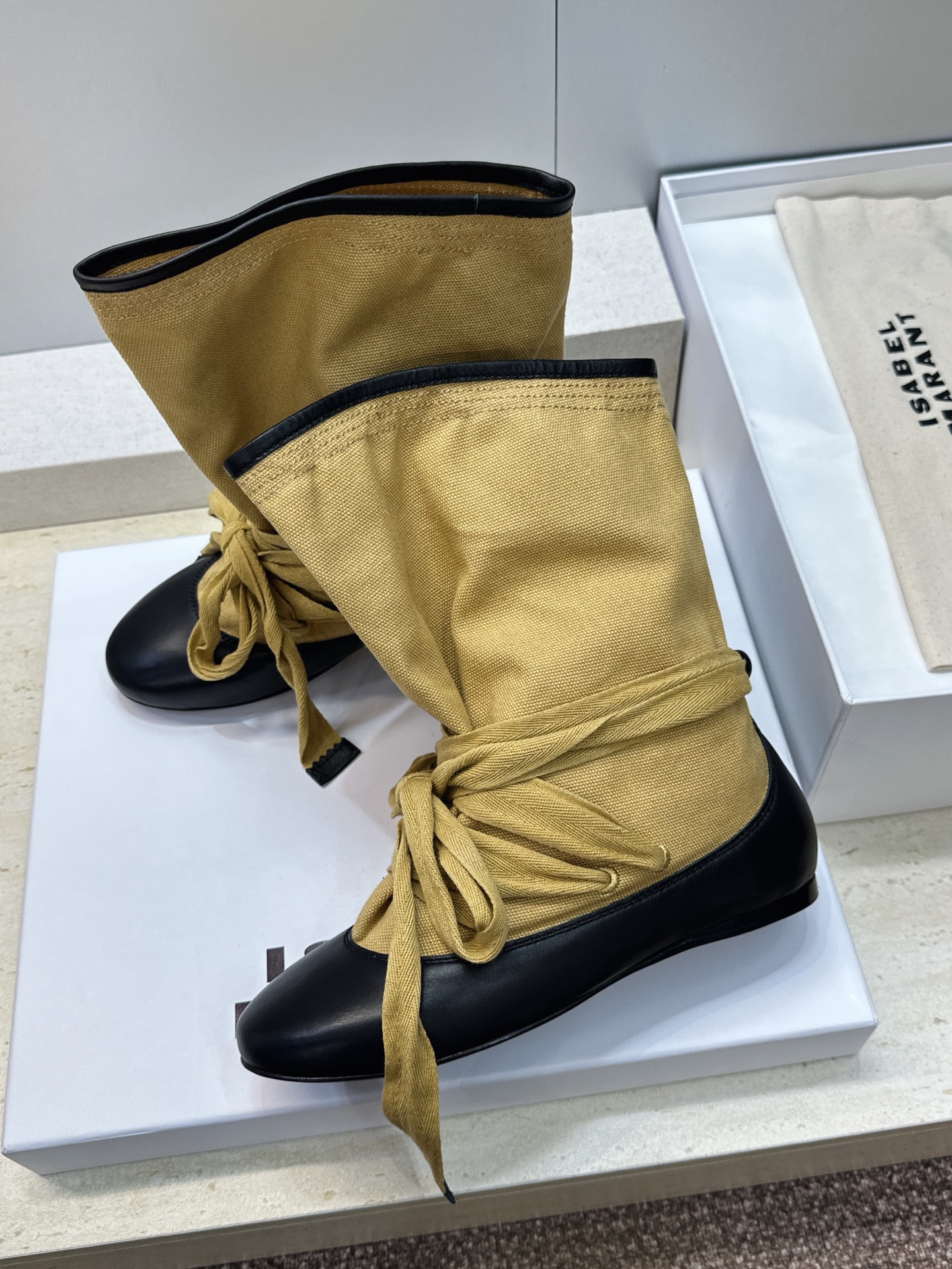 ISABEL MARANT 2026秋冬新款时尚绑带流苏女短靴 伊莎贝尔字母logo平底圆头一脚蹬拼色机车骑士靴 材质: ISABEL MARANT 2026秋冬新款时尚绑带流苏女短靴 伊莎贝尔字母logo平底圆头一脚蹬拼色机车骑士靴 材质: