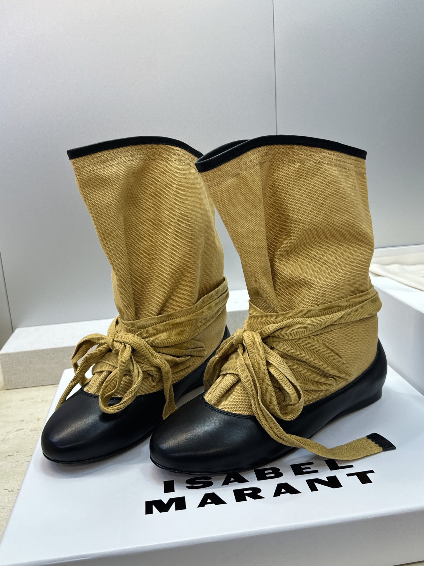 ISABEL MARANT 2026秋冬新款时尚绑带流苏女短靴 伊莎贝尔字母logo平底圆头一脚蹬拼色机车骑士靴 材质: ISABEL MARANT 2026秋冬新款时尚绑带流苏女短靴 伊莎贝尔字母logo平底圆头一脚蹬拼色机车骑士靴 材质: