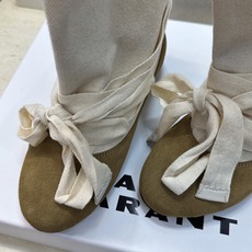 ISABEL MARANT 2026秋冬新款时尚绑带流苏女短靴 伊莎贝尔字母logo平底圆头一脚蹬拼色机车骑士靴 材质: ISABEL MARANT 2026秋冬新款时尚绑带流苏女短靴 伊莎贝尔字母logo平底圆头一脚蹬拼色机车骑士靴 材质: