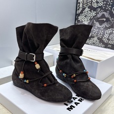 ISABEL MARANT 2026秋冬新款时尚串珠绑带流苏女短靴 伊莎贝尔字母logo五金皮带扣平底圆头一脚蹬拼色机车 ISABEL MARANT 2026秋冬新款时尚串珠绑带流苏女短靴 伊莎贝尔字母logo五金皮带扣平底圆头一脚蹬拼色机车
