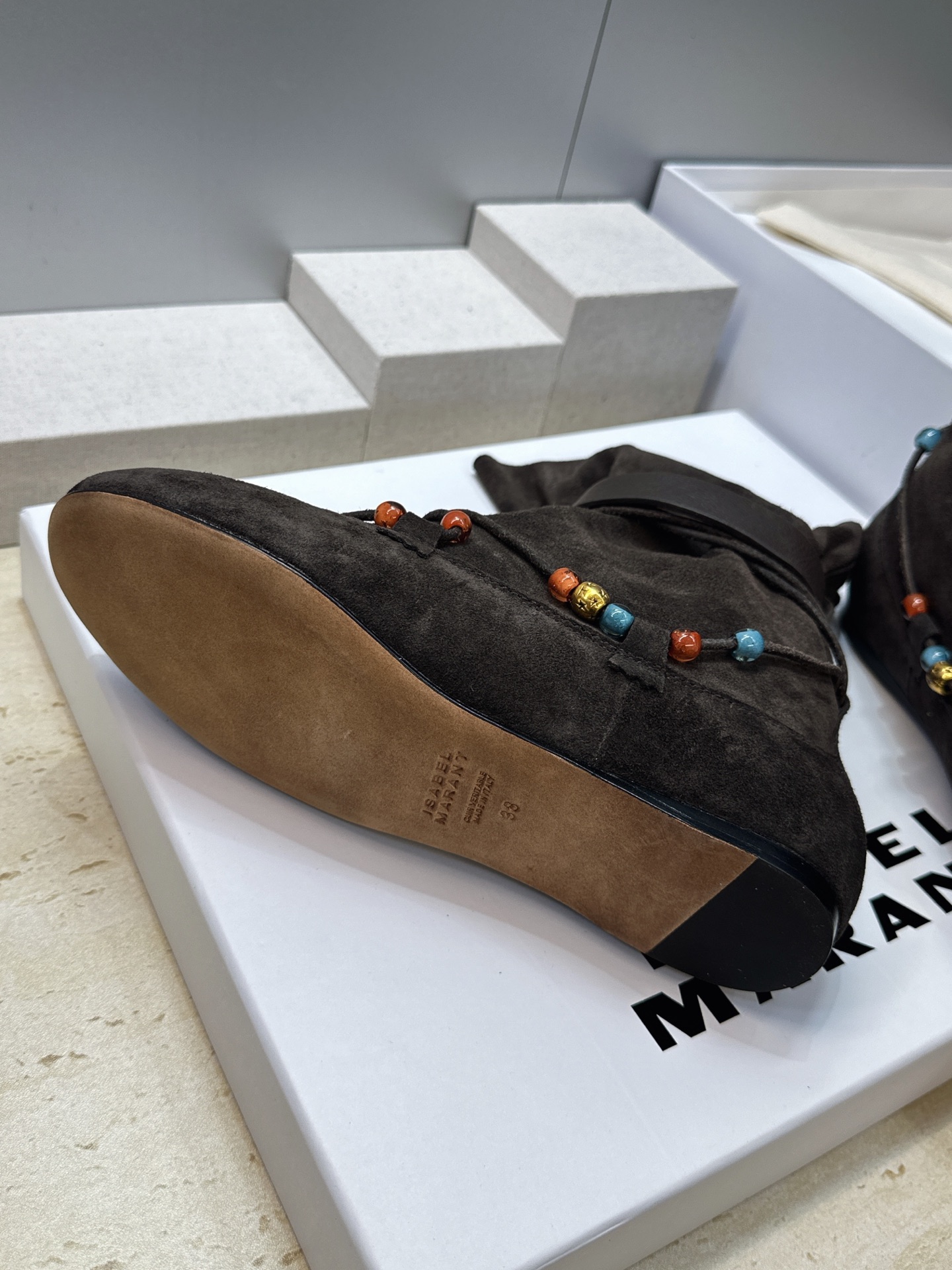 ISABEL MARANT 2026秋冬新款时尚串珠绑带流苏女短靴 伊莎贝尔字母logo五金皮带扣平底圆头一脚蹬拼色机车 ISABEL MARANT 2026秋冬新款时尚串珠绑带流苏女短靴 伊莎贝尔字母logo五金皮带扣平底圆头一脚蹬拼色机车
