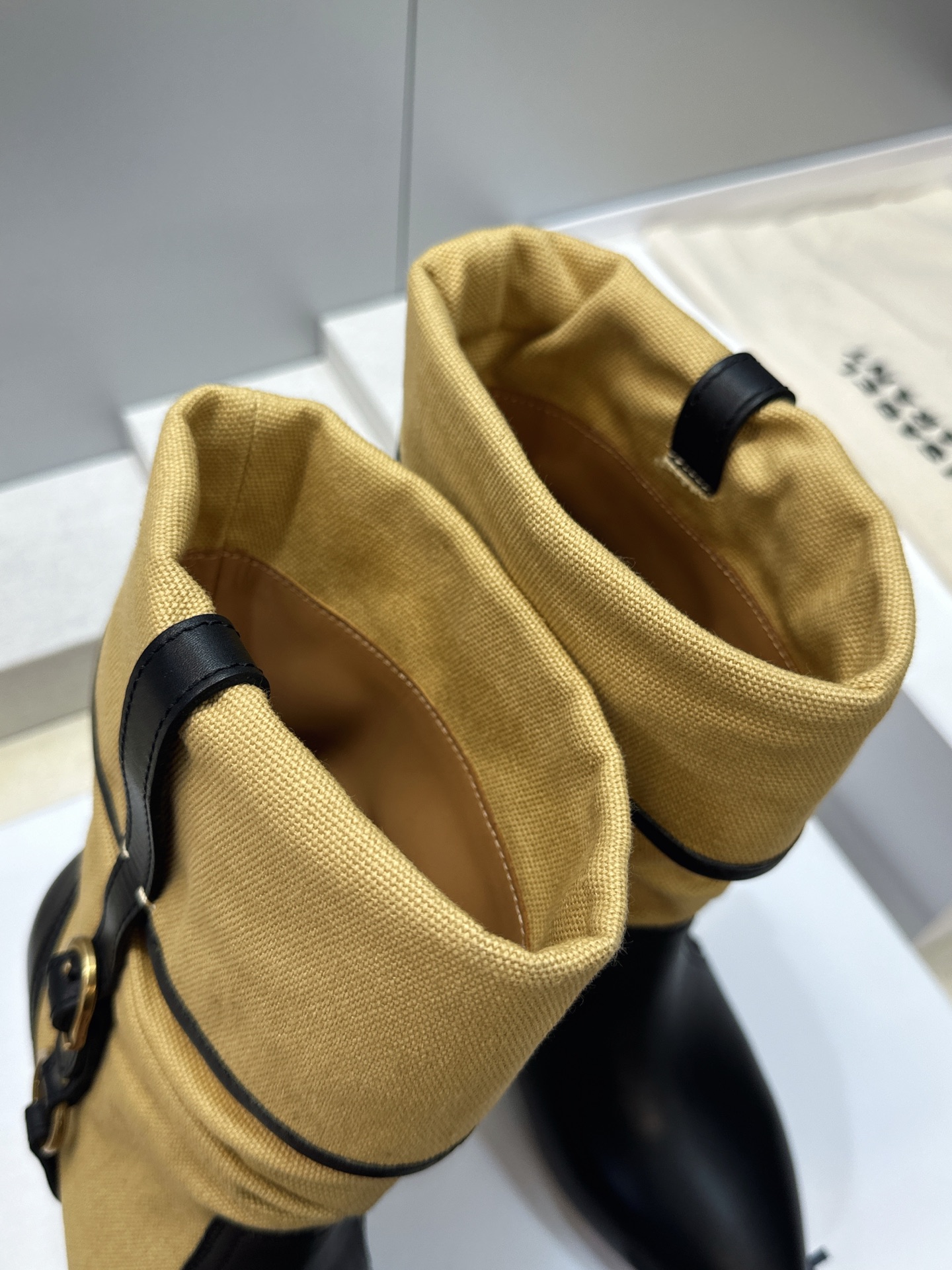 ISABEL MARANT 2026秋冬新款时尚拼色高跟尖头女短靴 伊莎贝尔字母logo五金扣一脚蹬机车马丁靴 材质:鞋 ISABEL MARANT 2026秋冬新款时尚拼色高跟尖头女短靴 伊莎贝尔字母logo五金扣一脚蹬机车马丁靴 材质:鞋