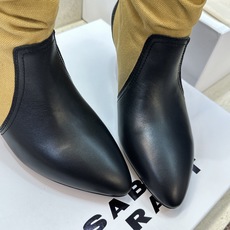 ISABEL MARANT 2026秋冬新款时尚拼色高跟尖头女短靴 伊莎贝尔字母logo五金扣一脚蹬机车马丁靴 材质:鞋 ISABEL MARANT 2026秋冬新款时尚拼色高跟尖头女短靴 伊莎贝尔字母logo五金扣一脚蹬机车马丁靴 材质:鞋