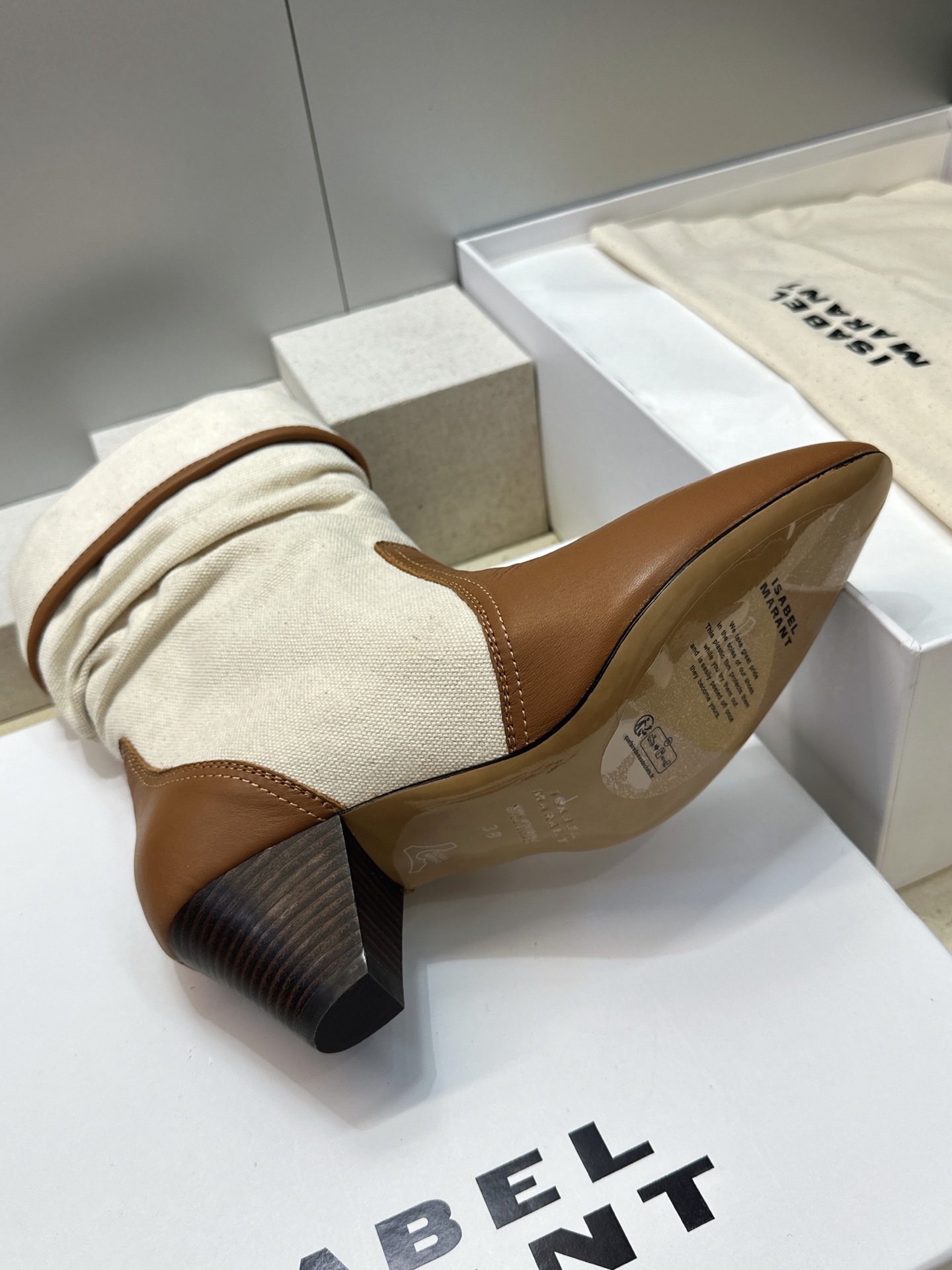 ISABEL MARANT 2026秋冬新款时尚拼色高跟尖头女短靴 伊莎贝尔字母logo五金扣一脚蹬机车马丁靴 材质:鞋 ISABEL MARANT 2026秋冬新款时尚拼色高跟尖头女短靴 伊莎贝尔字母logo五金扣一脚蹬机车马丁靴 材质:鞋
