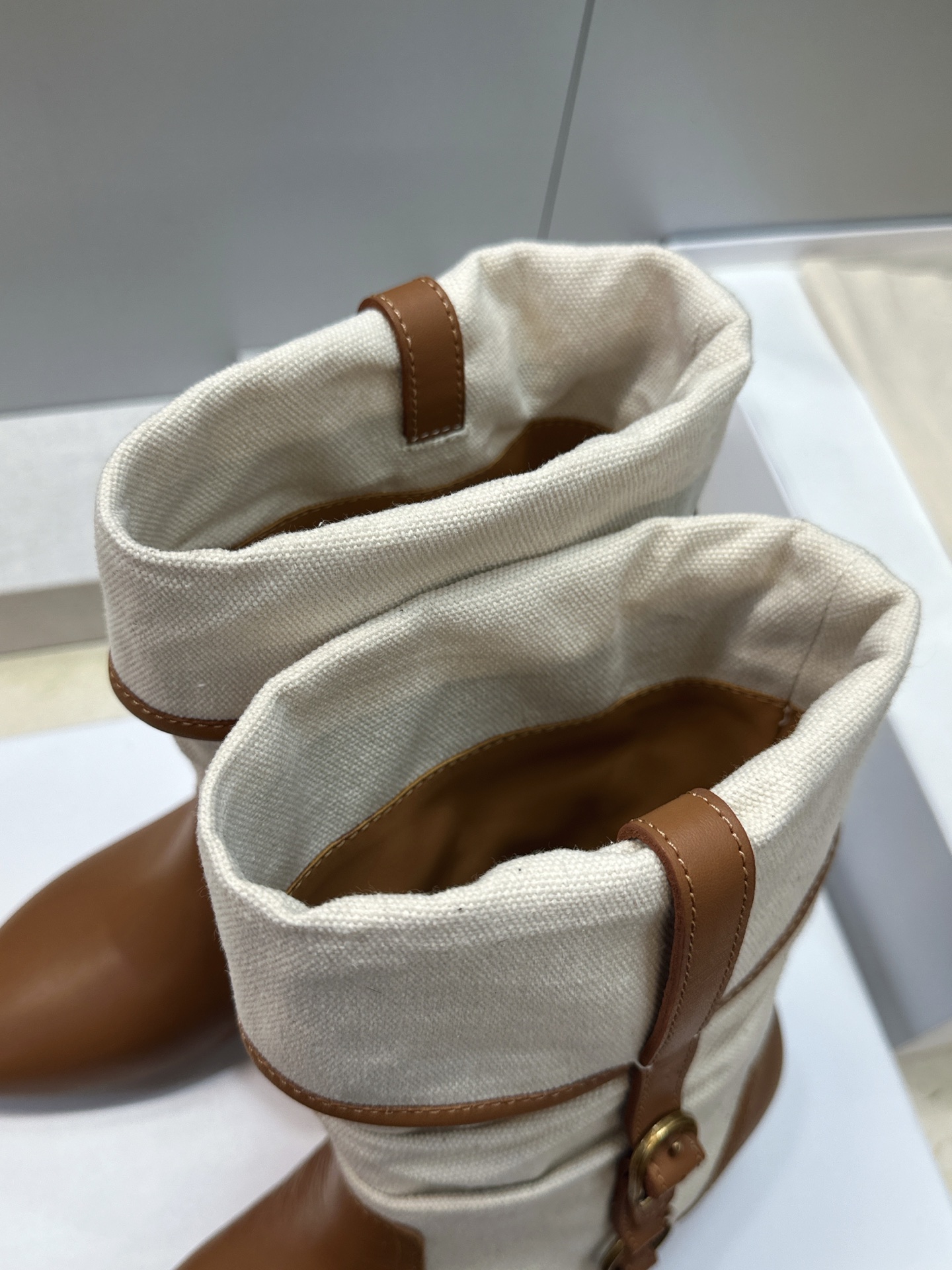 ISABEL MARANT 2026秋冬新款时尚拼色高跟尖头女短靴 伊莎贝尔字母logo五金扣一脚蹬机车马丁靴 材质:鞋 ISABEL MARANT 2026秋冬新款时尚拼色高跟尖头女短靴 伊莎贝尔字母logo五金扣一脚蹬机车马丁靴 材质:鞋