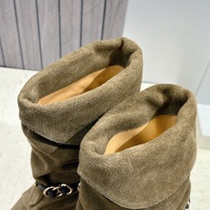 ISABEL MARANT 2026秋冬新款时尚拼色低跟尖头两穿中筒女靴 伊莎贝尔字母logo五金扣一脚蹬机车马丁靴 材 ISABEL MARANT 2026秋冬新款时尚拼色低跟尖头两穿中筒女靴 伊莎贝尔字母logo五金扣一脚蹬机车马丁靴 材