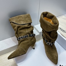 ISABEL MARANT 2026秋冬新款时尚拼色低跟尖头两穿中筒女靴 伊莎贝尔字母logo五金扣一脚蹬机车马丁靴 材 ISABEL MARANT 2026秋冬新款时尚拼色低跟尖头两穿中筒女靴 伊莎贝尔字母logo五金扣一脚蹬机车马丁靴 材