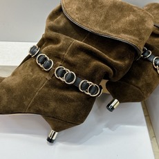 ISABEL MARANT 2026秋冬新款时尚拼色低跟尖头两穿中筒女靴 伊莎贝尔字母logo五金扣一脚蹬机车马丁靴 材 ISABEL MARANT 2026秋冬新款时尚拼色低跟尖头两穿中筒女靴 伊莎贝尔字母logo五金扣一脚蹬机车马丁靴 材