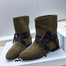 ISABEL MARANT 2026秋冬新款时尚绑带流苏女短靴 伊莎贝尔字母logo低跟圆头一脚蹬拼色机车骑士军靴 材质 ISABEL MARANT 2026秋冬新款时尚绑带流苏女短靴 伊莎贝尔字母logo低跟圆头一脚蹬拼色机车骑士军靴 材质