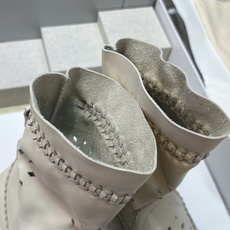 ISABEL MARANT 2026秋冬新款时尚冲孔雕花工艺流苏女短靴 伊莎贝尔字母logo低跟圆头一脚蹬镂空机车骑士军 ISABEL MARANT 2026秋冬新款时尚冲孔雕花工艺流苏女短靴 伊莎贝尔字母logo低跟圆头一脚蹬镂空机车骑士军