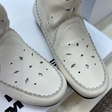 ISABEL MARANT 2026秋冬新款时尚冲孔雕花工艺流苏女短靴 伊莎贝尔字母logo低跟圆头一脚蹬镂空机车骑士军 ISABEL MARANT 2026秋冬新款时尚冲孔雕花工艺流苏女短靴 伊莎贝尔字母logo低跟圆头一脚蹬镂空机车骑士军