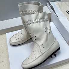 ISABEL MARANT 2026秋冬新款时尚冲孔雕花工艺流苏女短靴 伊莎贝尔字母logo低跟圆头一脚蹬镂空机车骑士军 ISABEL MARANT 2026秋冬新款时尚冲孔雕花工艺流苏女短靴 伊莎贝尔字母logo低跟圆头一脚蹬镂空机车骑士军