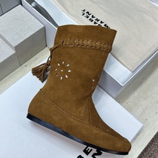 ISABEL MARANT 2026秋冬新款时尚冲孔雕花工艺流苏女短靴 伊莎贝尔字母logo低跟圆头一脚蹬镂空机车骑士军 ISABEL MARANT 2026秋冬新款时尚冲孔雕花工艺流苏女短靴 伊莎贝尔字母logo低跟圆头一脚蹬镂空机车骑士军