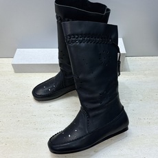 ISABEL MARANT 2026秋冬新款时尚冲孔雕花工艺流苏中筒女靴 伊莎贝尔字母logo低跟圆头一脚蹬镂空机车骑士 ISABEL MARANT 2026秋冬新款时尚冲孔雕花工艺流苏中筒女靴 伊莎贝尔字母logo低跟圆头一脚蹬镂空机车骑士