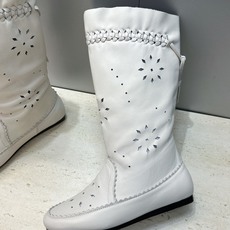 ISABEL MARANT 2026秋冬新款时尚冲孔雕花工艺流苏中筒女靴 伊莎贝尔字母logo低跟圆头一脚蹬镂空机车骑士 ISABEL MARANT 2026秋冬新款时尚冲孔雕花工艺流苏中筒女靴 伊莎贝尔字母logo低跟圆头一脚蹬镂空机车骑士