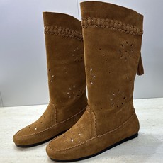 ISABEL MARANT 2026秋冬新款时尚冲孔雕花工艺流苏中筒女靴 伊莎贝尔字母logo低跟圆头一脚蹬镂空机车骑士 ISABEL MARANT 2026秋冬新款时尚冲孔雕花工艺流苏中筒女靴 伊莎贝尔字母logo低跟圆头一脚蹬镂空机车骑士