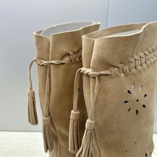 ISABEL MARANT 2026秋冬新款时尚冲孔雕花工艺流苏中筒女靴 伊莎贝尔字母logo低跟圆头一脚蹬镂空机车骑士 ISABEL MARANT 2026秋冬新款时尚冲孔雕花工艺流苏中筒女靴 伊莎贝尔字母logo低跟圆头一脚蹬镂空机车骑士