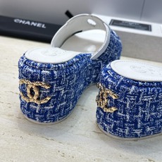 CHANEL 香奈儿2026春夏新款时尚坡跟女鞋 小香双C字母logo五金扣厚底圆头露趾拼色凉拖鞋 材质:鞋面进口小 CHANEL 香奈儿2026春夏新款时尚坡跟女鞋 小香双C字母logo五金扣厚底圆头露趾拼色凉拖鞋 材质:鞋面进口小