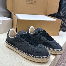 (配全套飞机盒) MaisonMargiela 2026春夏新款系带德训休闲运动鞋 MM6 马吉拉字母logo平底圆头复 (配全套飞机盒) MaisonMargiela 2026春夏新款系带德训休闲运动鞋 MM6 马吉拉字母logo平底圆头复