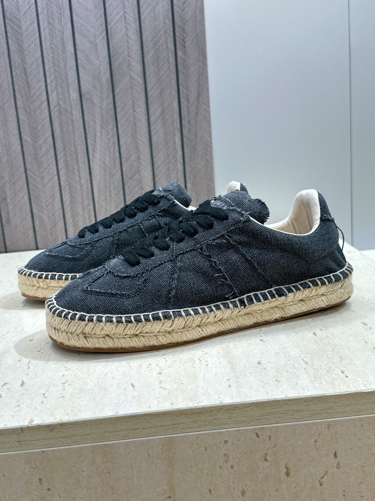 (配全套飞机盒) MaisonMargiela 2026春夏新款系带德训休闲运动鞋 MM6 马吉拉字母logo平底圆头复 (配全套飞机盒) MaisonMargiela 2026春夏新款系带德训休闲运动鞋 MM6 马吉拉字母logo平底圆头复