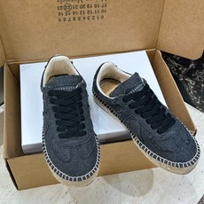 (配全套飞机盒) MaisonMargiela 2026春夏新款系带德训休闲运动鞋 MM6 马吉拉字母logo平底圆头复 (配全套飞机盒) MaisonMargiela 2026春夏新款系带德训休闲运动鞋 MM6 马吉拉字母logo平底圆头复