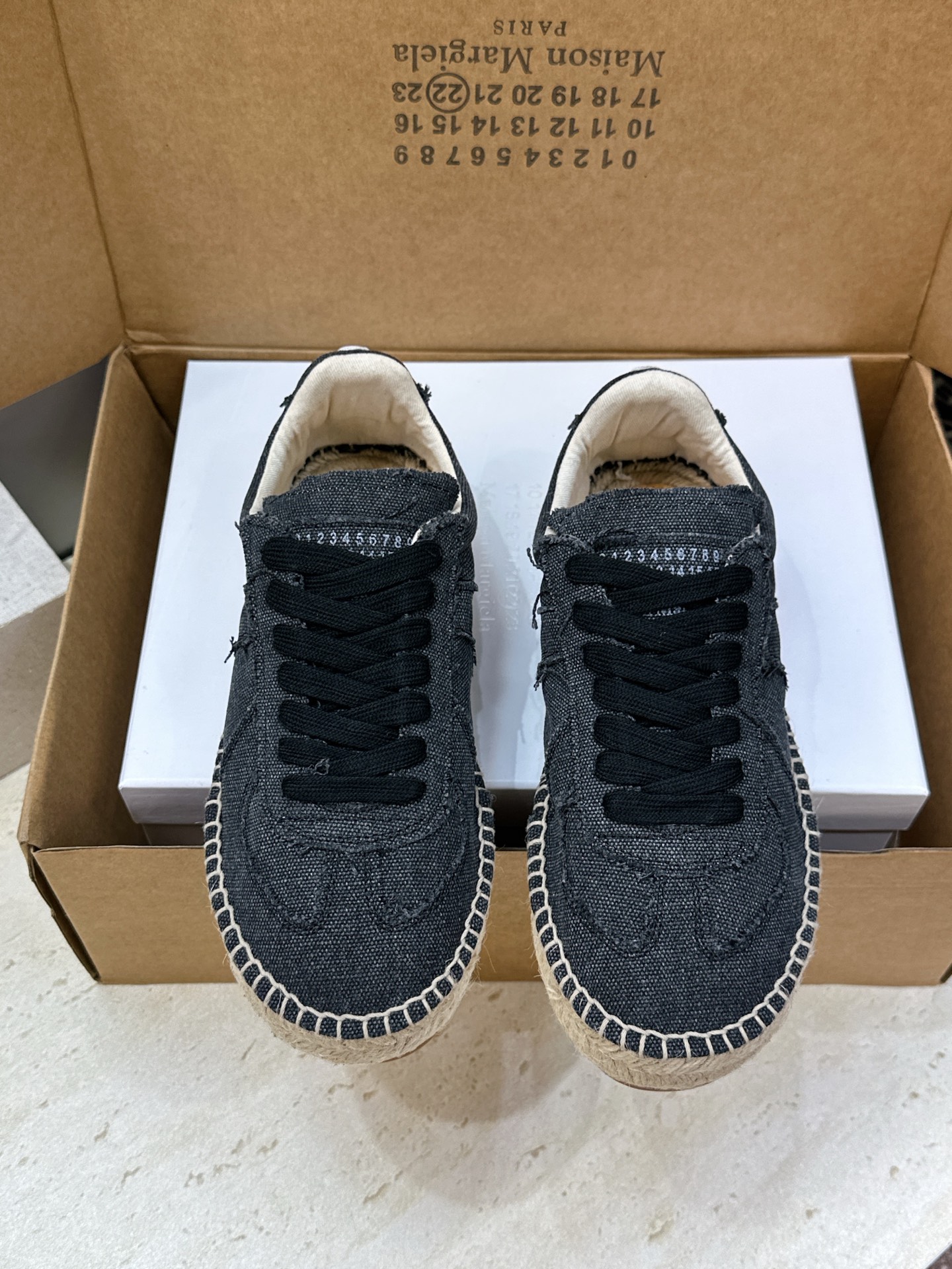 (配全套飞机盒) MaisonMargiela 2026春夏新款系带德训休闲运动鞋 MM6 马吉拉字母logo平底圆头复 (配全套飞机盒) MaisonMargiela 2026春夏新款系带德训休闲运动鞋 MM6 马吉拉字母logo平底圆头复