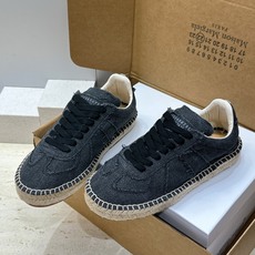 (配全套飞机盒) MaisonMargiela 2026春夏新款系带德训休闲运动鞋 MM6 马吉拉字母logo平底圆头复 (配全套飞机盒) MaisonMargiela 2026春夏新款系带德训休闲运动鞋 MM6 马吉拉字母logo平底圆头复