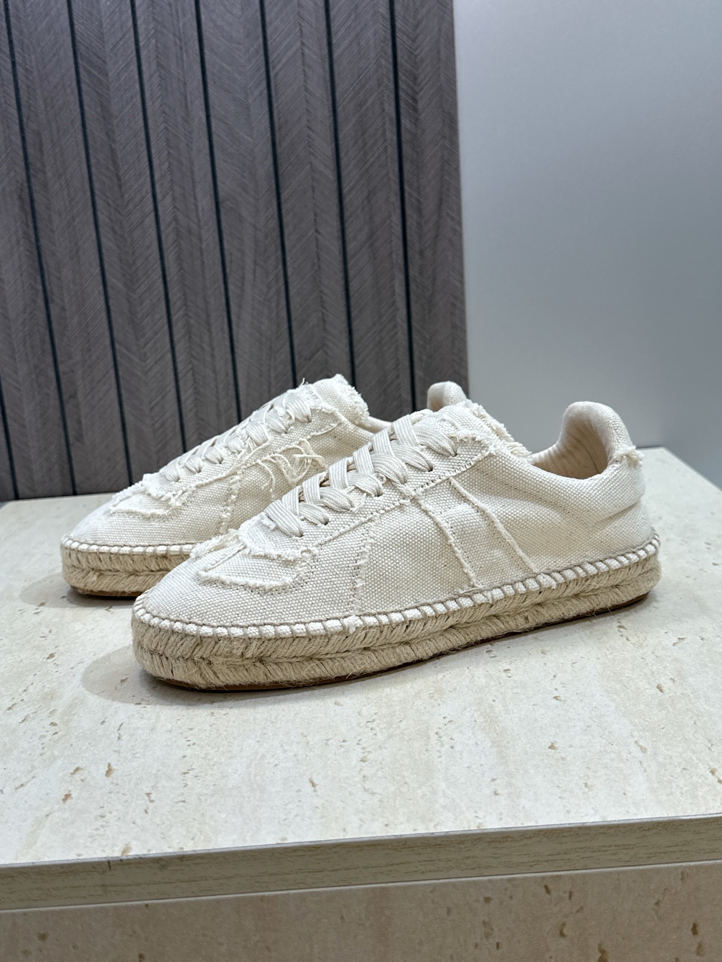 (配全套飞机盒） MaisonMargiela 2026春夏新款系带德训休闲运动鞋 MM6 马吉拉字母logo平底圆头复