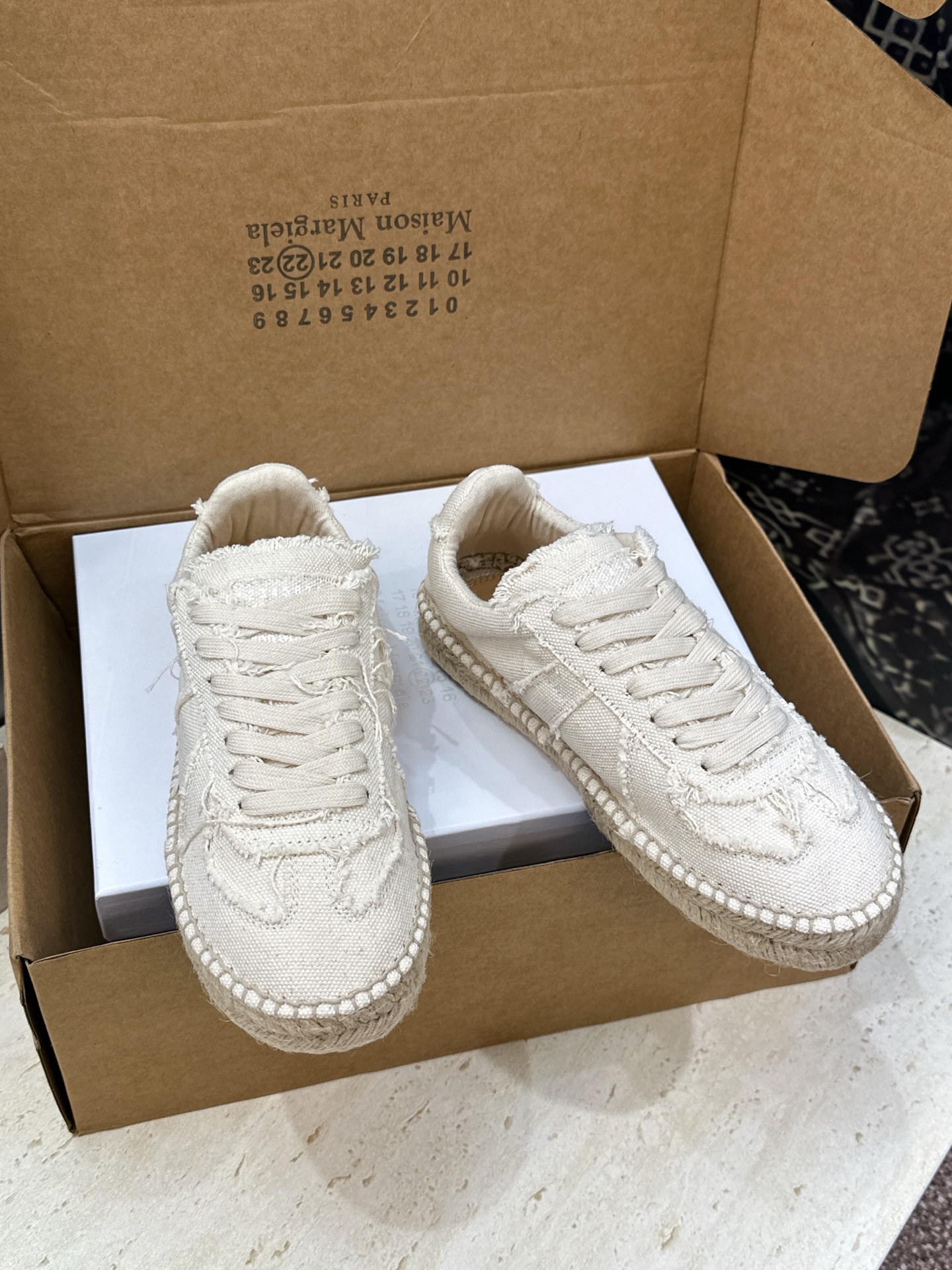 (配全套飞机盒） MaisonMargiela 2026春夏新款系带德训休闲运动鞋 MM6 马吉拉字母logo平底圆头复